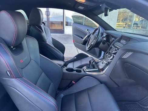 Used 2016 Hyundai Genesis Coupe 3.8 image 15