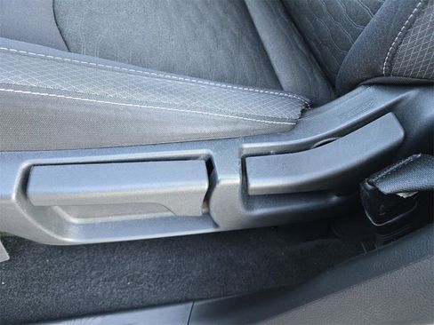 Used 2023 Nissan Pathfinder S image 27