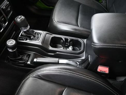 Used 2019 Jeep Wrangler Unlimited Sahara AWD/4WD image 9