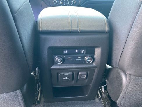 Used 2021 Chevrolet Traverse RS AWD/4WD image 18