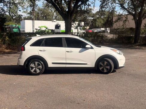 Used 2018 Kia Niro LX image 4