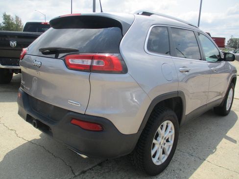 Used 2018 Jeep Cherokee Latitude Plus w/ Comfort/Convenience Group AWD/4WD image 7