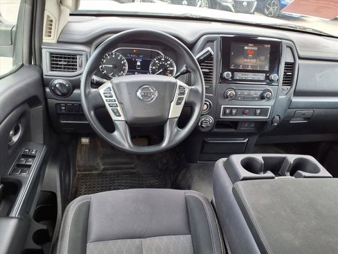 Certified 2022 Nissan Titan S image 6