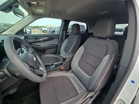 Used 2025 Chevrolet TrailBlazer LT AWD/4WD image 17