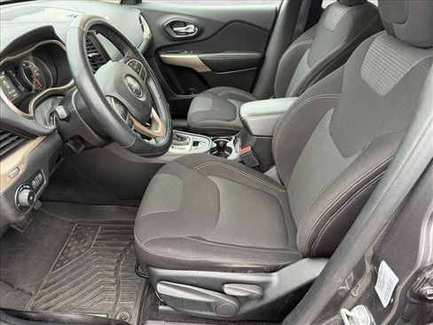 Used 2017 Jeep Cherokee Latitude w/ Cold Weather Group image 11