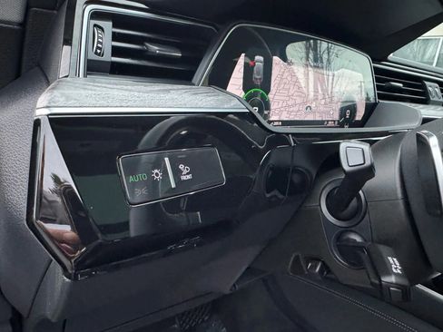 Used 2021 Audi e-tron Premium Plus w/ Premium Plus Package image 28
