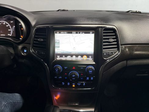 Used 2017 Jeep Grand Cherokee Altitude image 13