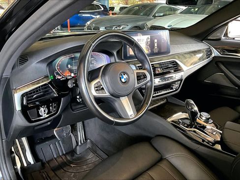 Used 2022 BMW 530i w/ M Sport Package image 17
