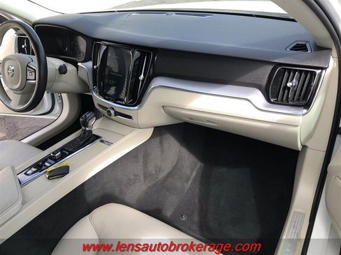 Used 2019 Volvo S60 T5 Momentum w/ Premium Package FWD image 22