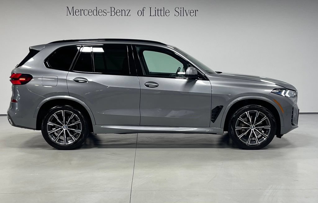 Used 2024 BMW X5 xDrive40i w/ M Sport Package AWD/4WD image 7