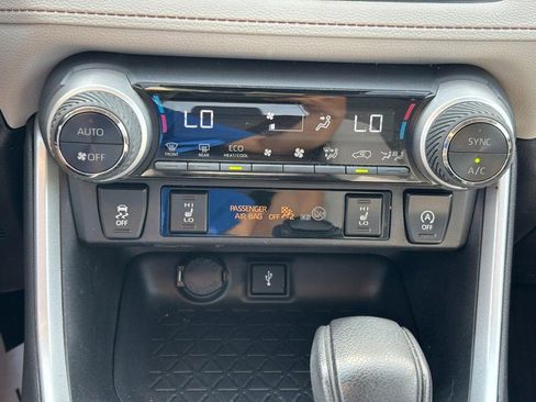 Used 2021 Toyota RAV4 XLE w/ XLE Grade Weather Package image 23