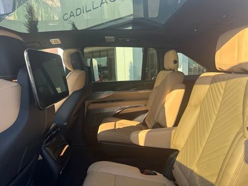 Used 2025 Cadillac Escalade IQ Luxury 2 AWD/4WD image 17
