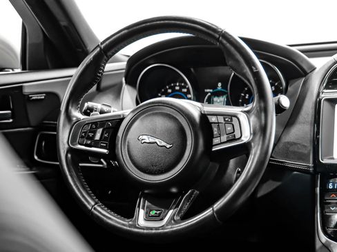 Used 2019 Jaguar XE R-Sport AWD/4WD image 20