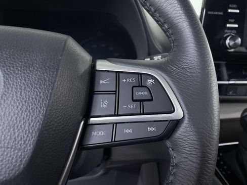 Used 2022 Toyota Sienna XLE FWD image 27