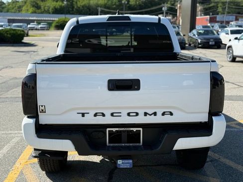 Used 2023 Toyota Tacoma TRD Off-Road AWD/4WD image 5