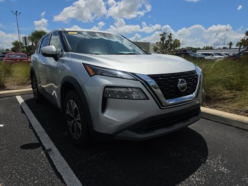 Used 2021 Nissan Rogue SV FWD image 2