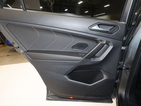 Used 2024 Volkswagen Tiguan SE image 19