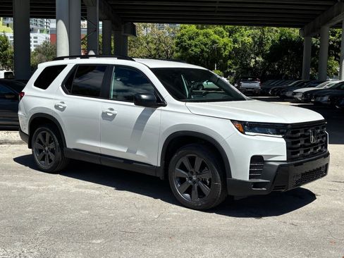 New 2026 Honda Pilot Sport image 3