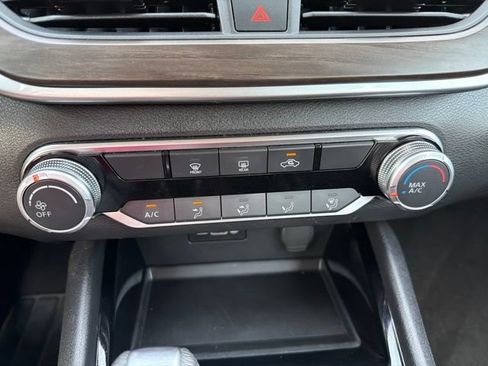 Used 2024 Nissan Altima 2.5 SV FWD image 19