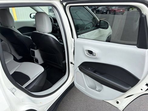 Used 2019 Jeep Compass Latitude w/ Popular Equipment Group AWD/4WD image 16