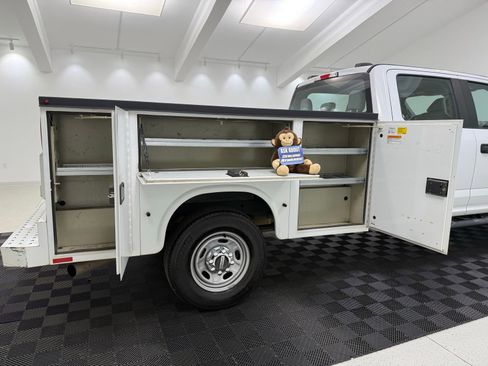 Used 2022 Ford F250 XL w/ Power Equipment Group image 9