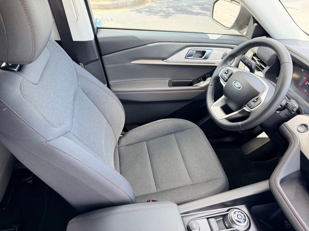 New 2026 Ford Explorer Active RWD image 8