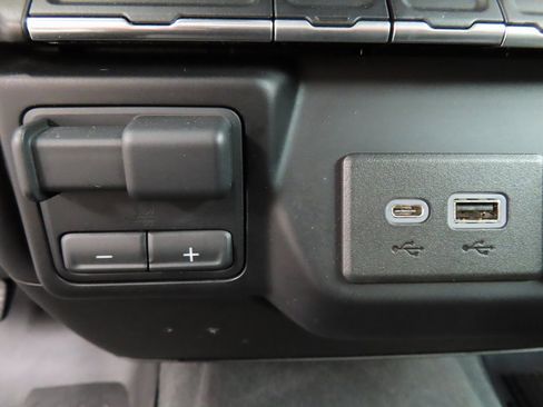 Used 2022 GMC Sierra 2500 SLE w/ SLE Value Package; image 61