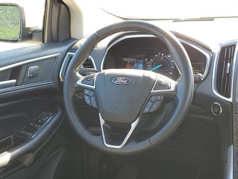Used 2018 Ford Edge Titanium w/ Equipment Group 301A AWD/4WD image 14