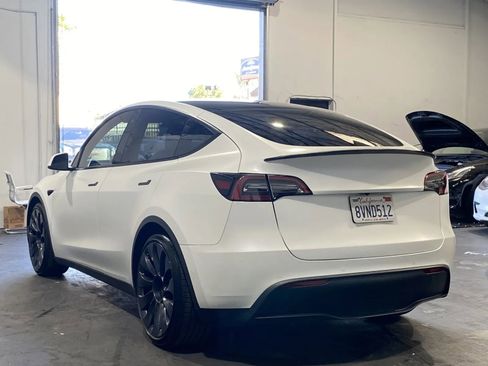 Used 2021 Tesla Model Y Performance AWD/4WD image 2