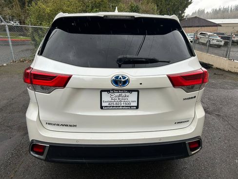 Used 2017 Toyota Highlander Limited w/ Carpet Mat Package AWD/4WD image 6