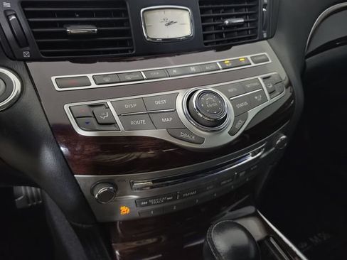 Used 2011 INFINITI M56 w/ Sport Pkg RWD image 32