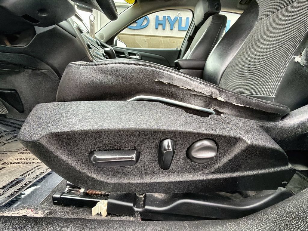Used 2015 Chevrolet Malibu LT w/ Power Convenience Package FWD image 14