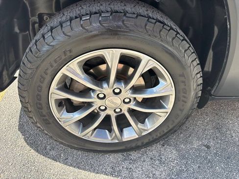 Used 2020 Jeep Cherokee Latitude Plus FWD image 11