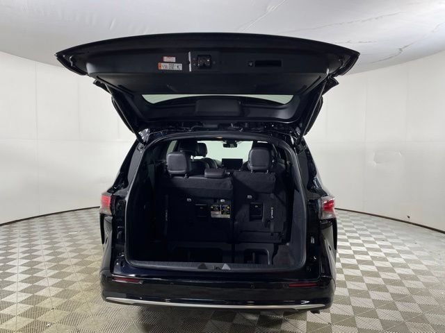 Used 2025 Toyota Sienna Limited AWD/4WD image 9