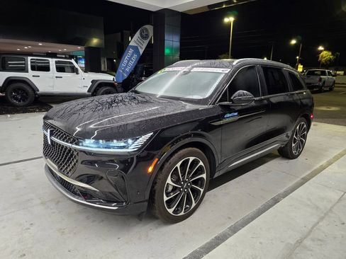 Used 2024 Lincoln Nautilus Black Label AWD/4WD image 2