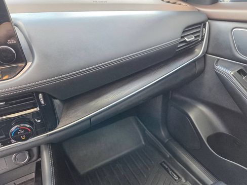 Used 2021 Nissan Rogue Platinum FWD image 27