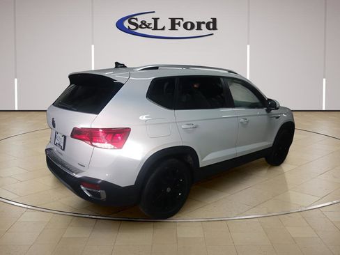 Used 2022 Volkswagen Taos SE w/ Panoramic Sunroof Package image 26