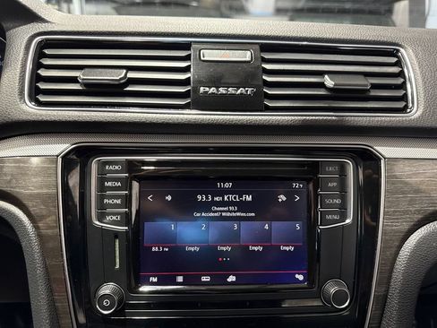Used 2018 Volkswagen Passat 2.0T SE FWD image 93