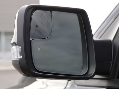 Used 2025 RAM 1500 Limited AWD/4WD image 10