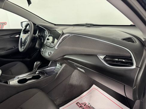 Used 2020 Chevrolet Malibu LT image 12