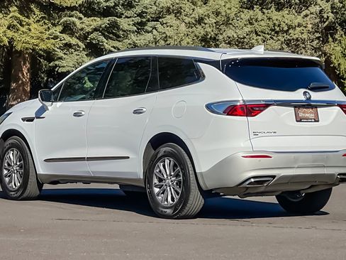Used 2024 Buick Enclave Premium image 6