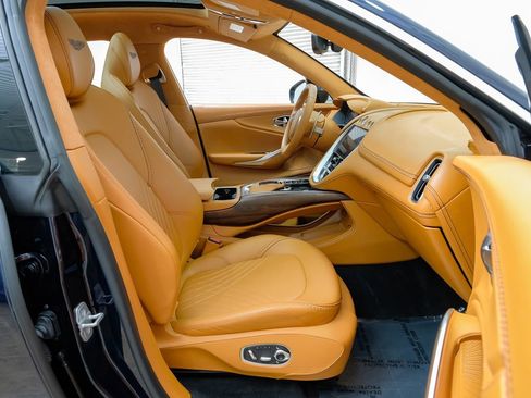Used 2021 Aston Martin DBX image 27