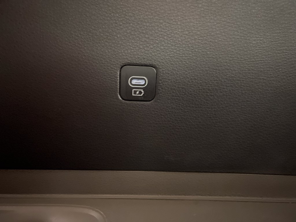 Used 2025 Kia Carnival FWD image 36