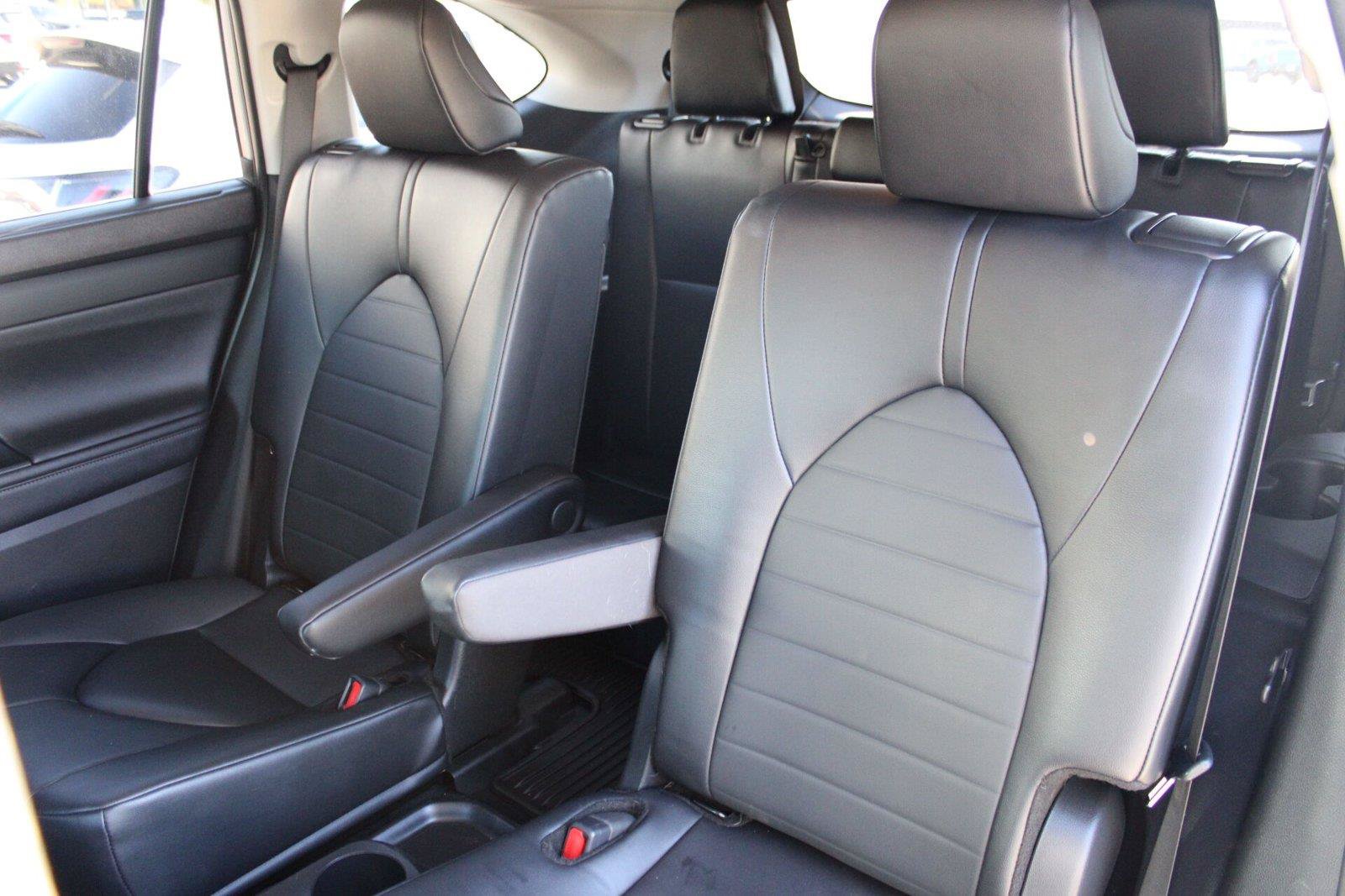 Used 2024 Toyota Highlander XLE AWD/4WD image 18