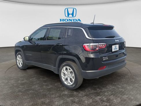 Used 2024 Jeep Compass Latitude AWD/4WD image 3