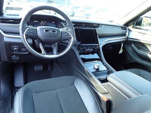 New 2025 Jeep Grand Cherokee L Altitude image 14