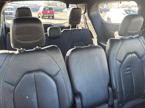 Used 2020 Chrysler Pacifica Touring-L Plus w/ S Appearance Package image 43