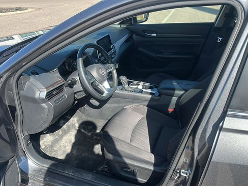 Used 2024 Nissan Altima 2.5 SV image 8
