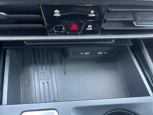 Used 2026 Volkswagen Atlas SE FWD image 12