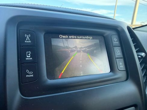 Used 2015 Jeep Cherokee Latitude FWD image 18